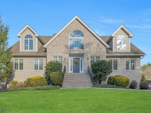 1 Laurel Ct, Oakland, NJ 07436