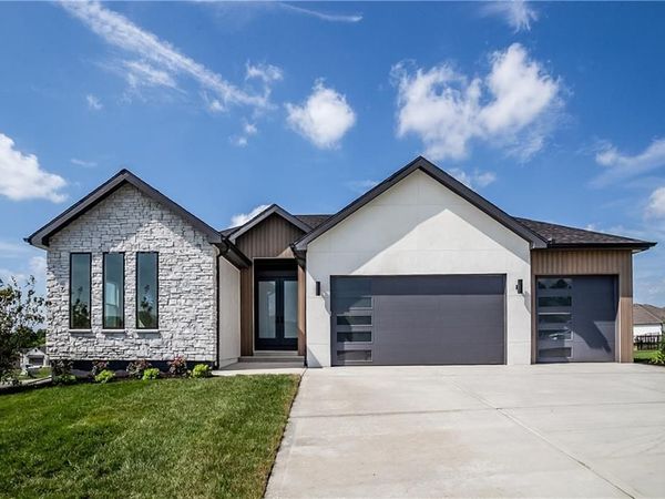 2604 NE Crestview Street, Blue Springs, MO 64029