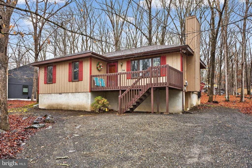 244 CANTERBURY ROAD , BUSHKILL, PA 18324