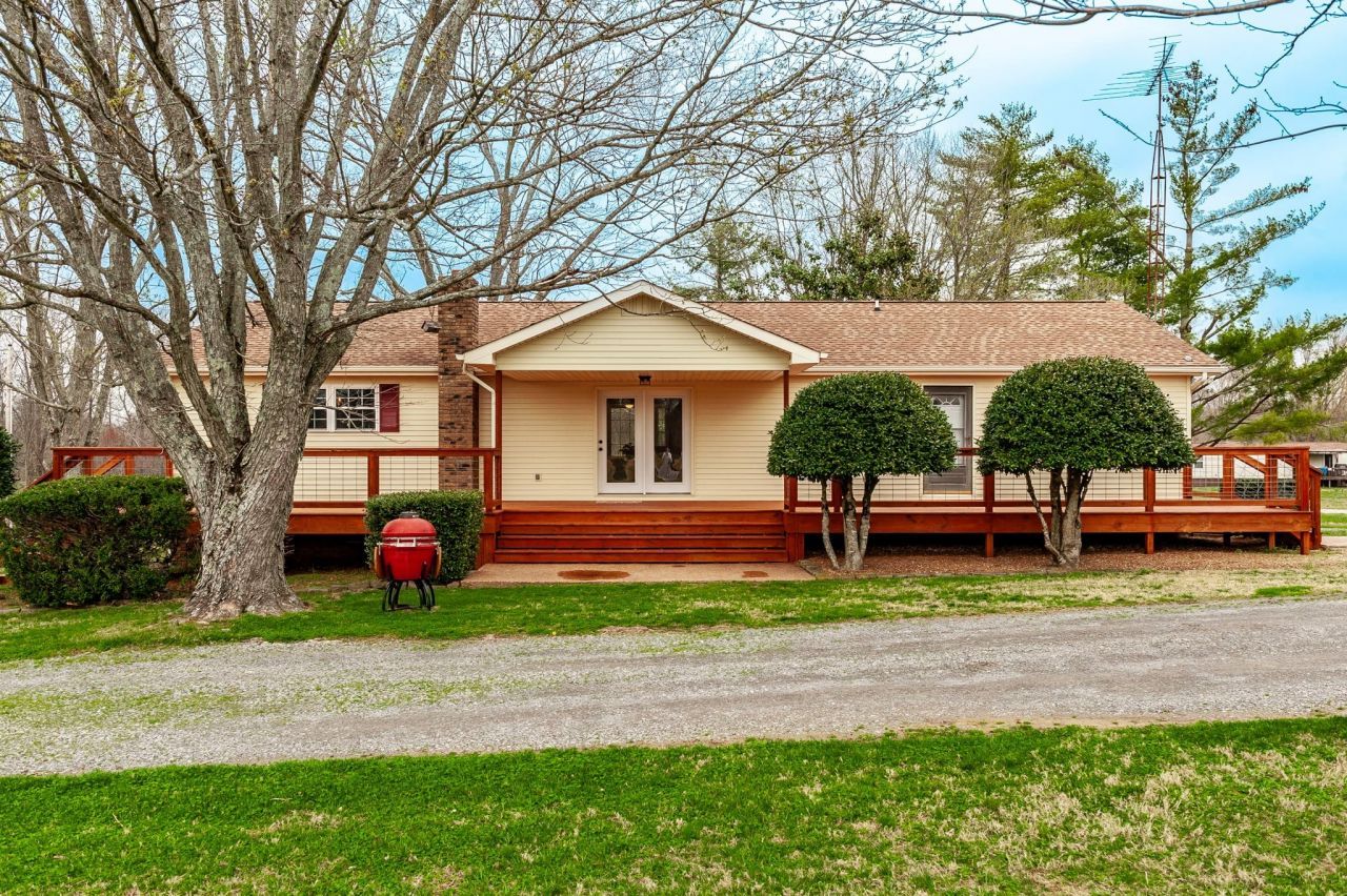 410 Frog Pond Cemetery Rd, Lafayette, TN 37083 Main Photo