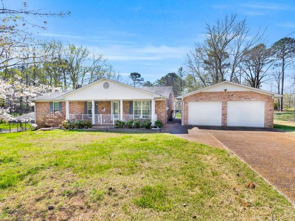 1993 Branch Dr, Lawrenceburg, TN 38464