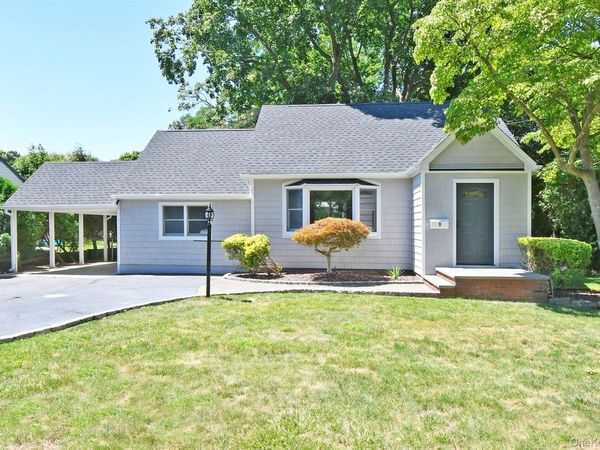 9 Koster Court, Huntington Station, NY 11746