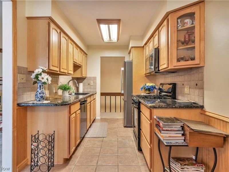 585 Hampton Ridge Drive, Akron, OH 44313 Photo 14