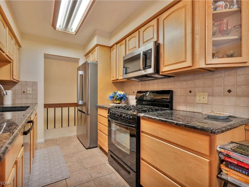 585 Hampton Ridge Drive, Akron, OH 44313 Photo 15