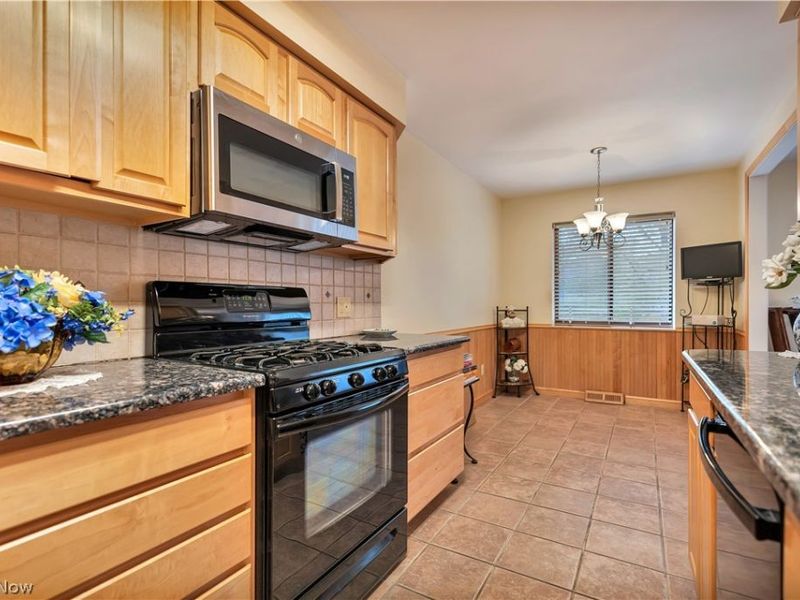 585 Hampton Ridge Drive, Akron, OH 44313 Photo 16