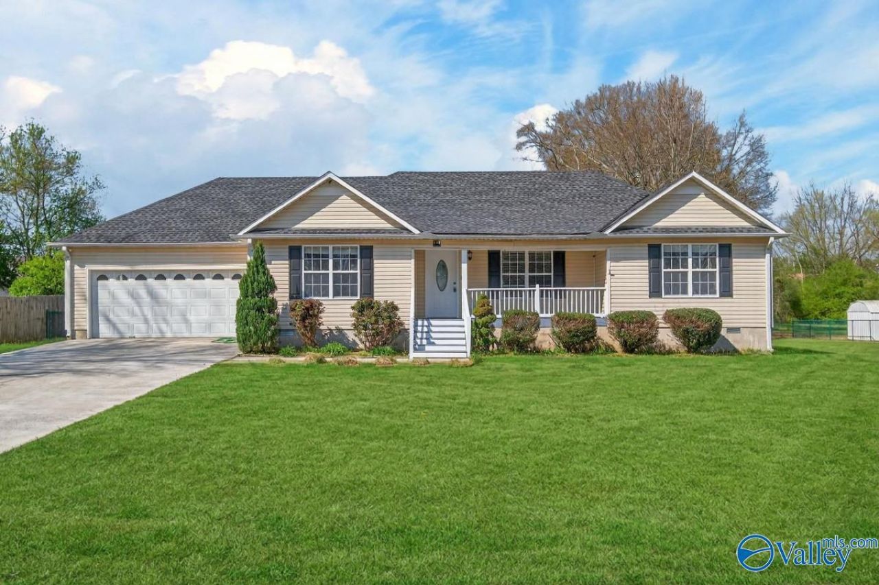 140 Land Circle, Albertville, AL 35950 Main Photo