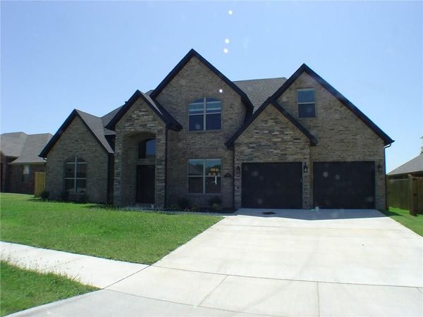 940 Sunset Lane, Centerton, AR 72719