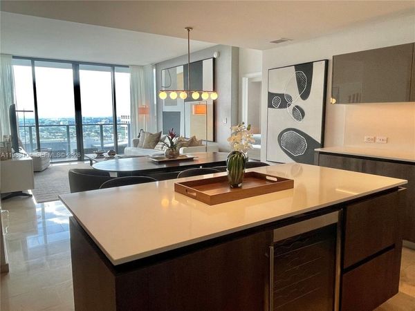 88 SW 7th St, Unit 2404, Miami, FL 33131