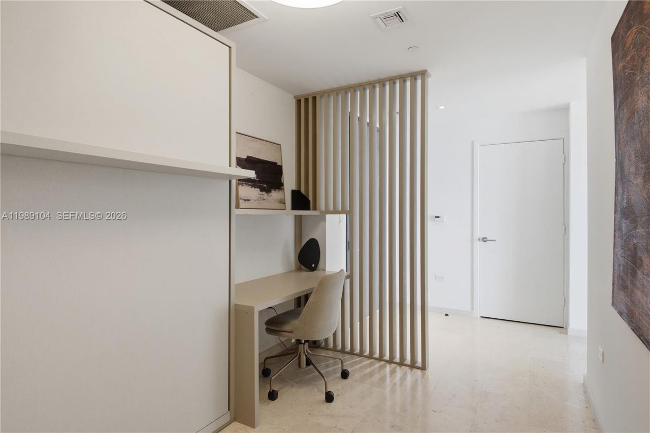 88 SW 7th St, Unit 2404, Miami, FL 33130 Photo
