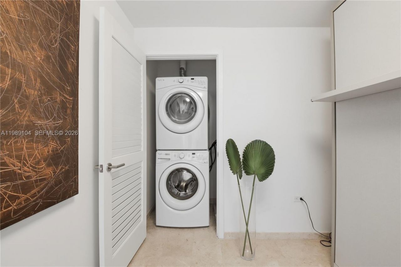 88 SW 7th St, Unit 2404, Miami, FL 33130 Photo
