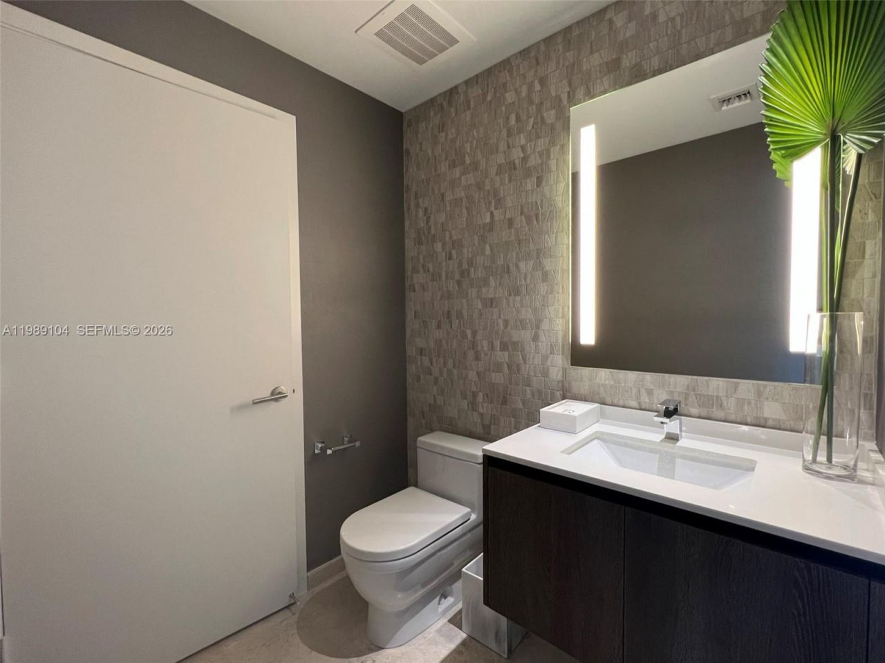 88 SW 7th St, Unit 2404, Miami, FL 33131 Photo