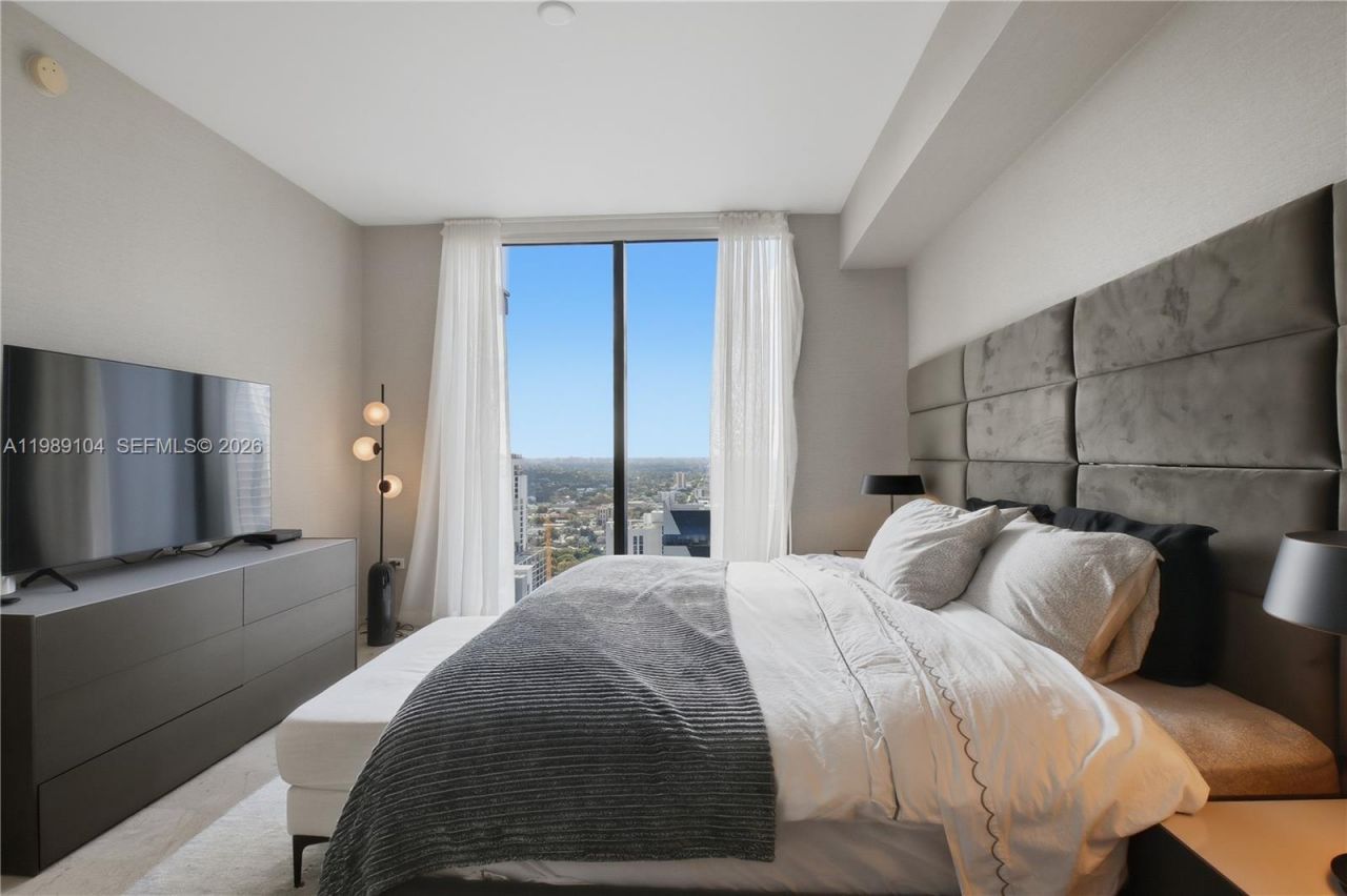 88 SW 7th St, Unit 2404, Miami, FL 33130 Photo