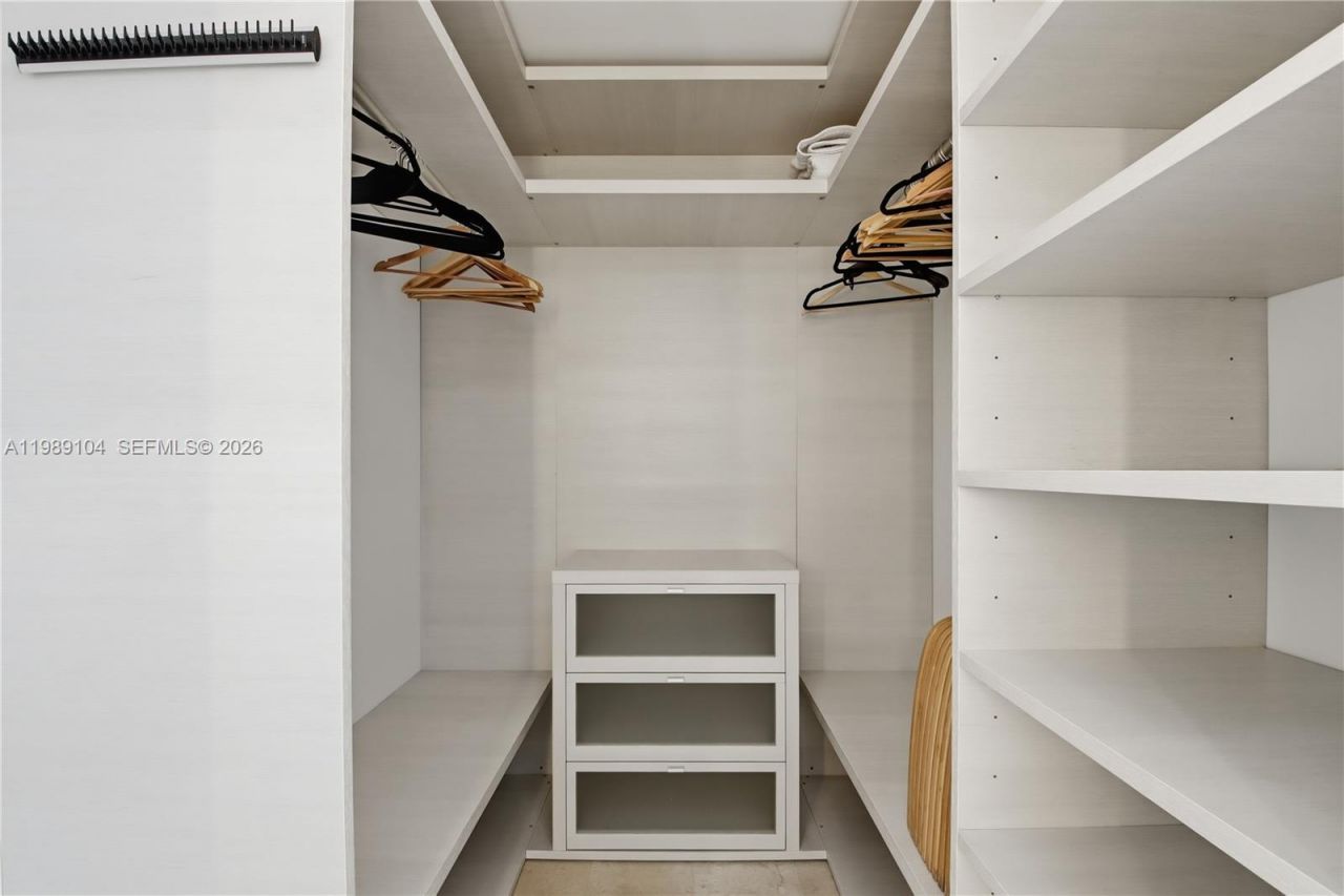 88 SW 7th St, Unit 2404, Miami, FL 33131 Photo