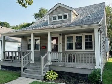 2202 Hollywood Avenue, Grosse Pointe Woods, MI 48236