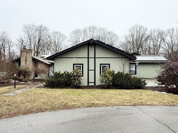 39 Lyons Rd, Dudley, MA 01571