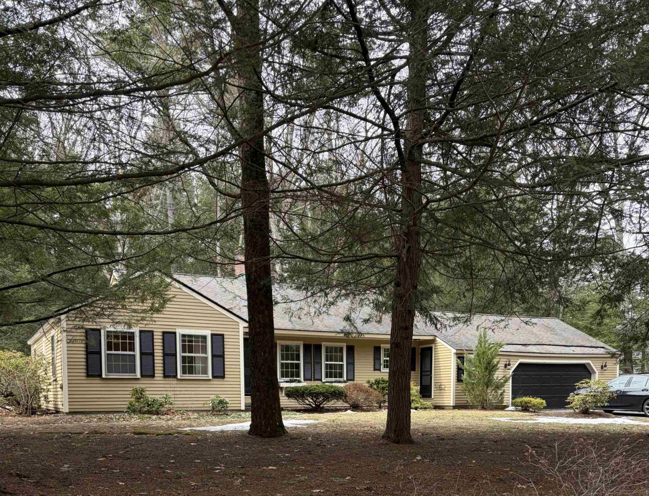 28 Wendover Way, Bedford, NH 03110 Main Photo