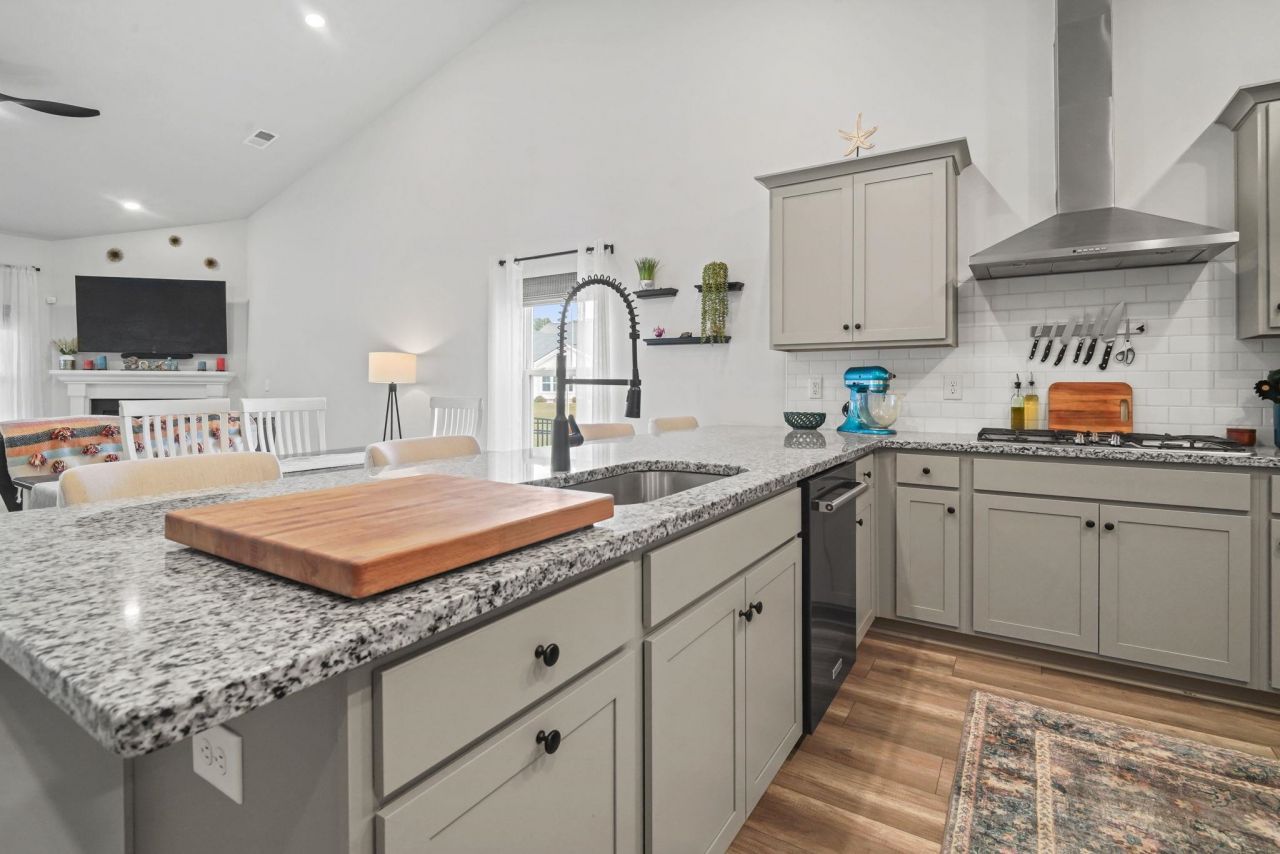 5872 Whitebark Dr. Photo 10