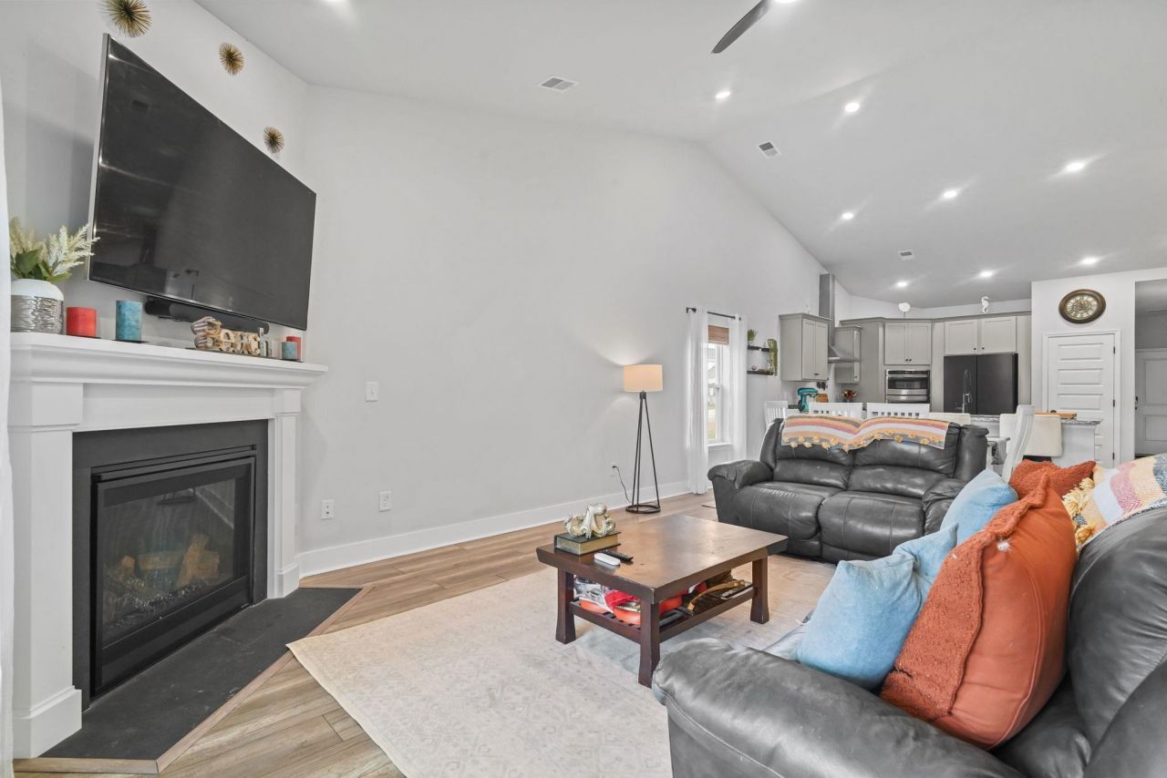 5872 Whitebark Dr. Photo 18