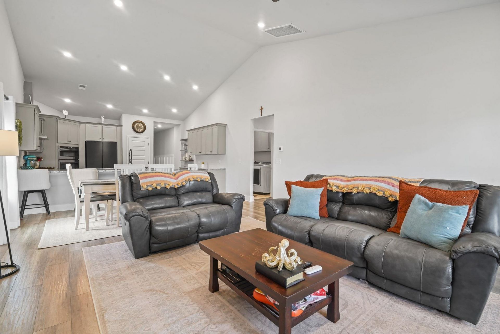5872 Whitebark Dr. Photo 4