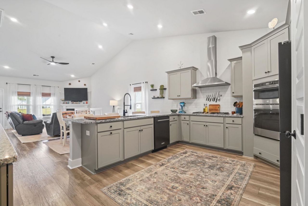 5872 Whitebark Dr. Photo 8