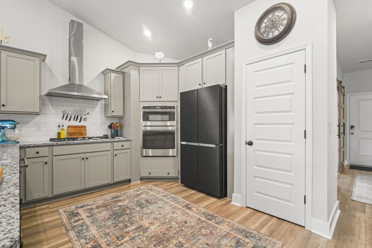 5872 Whitebark Dr. Photo 9