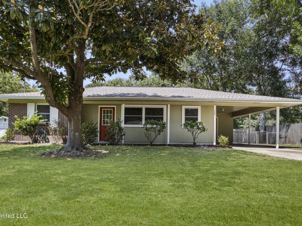 148 Lafayette Circle, Ocean Springs, MS 39564