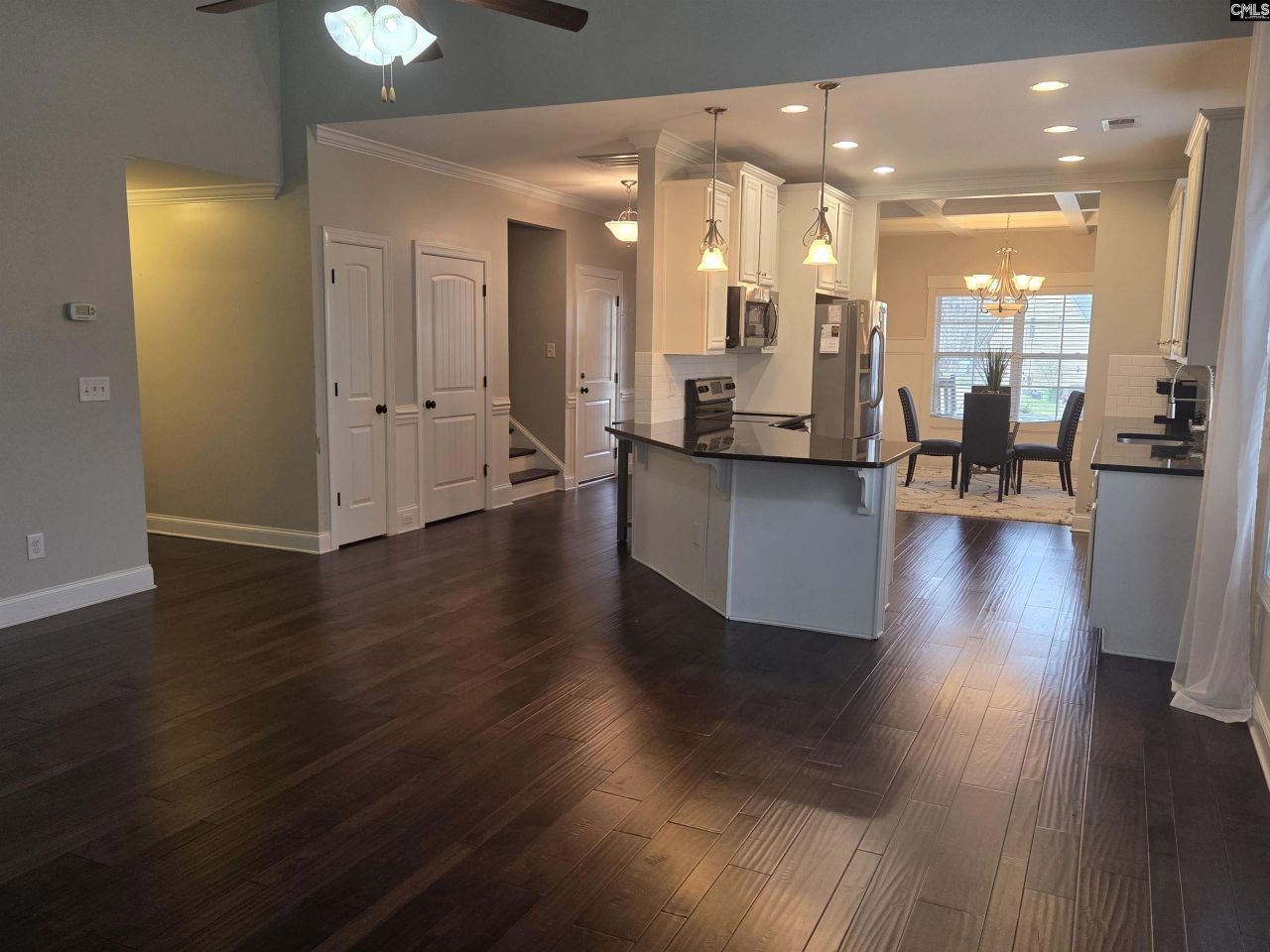 765 Club Cottage Drive  Photo 5