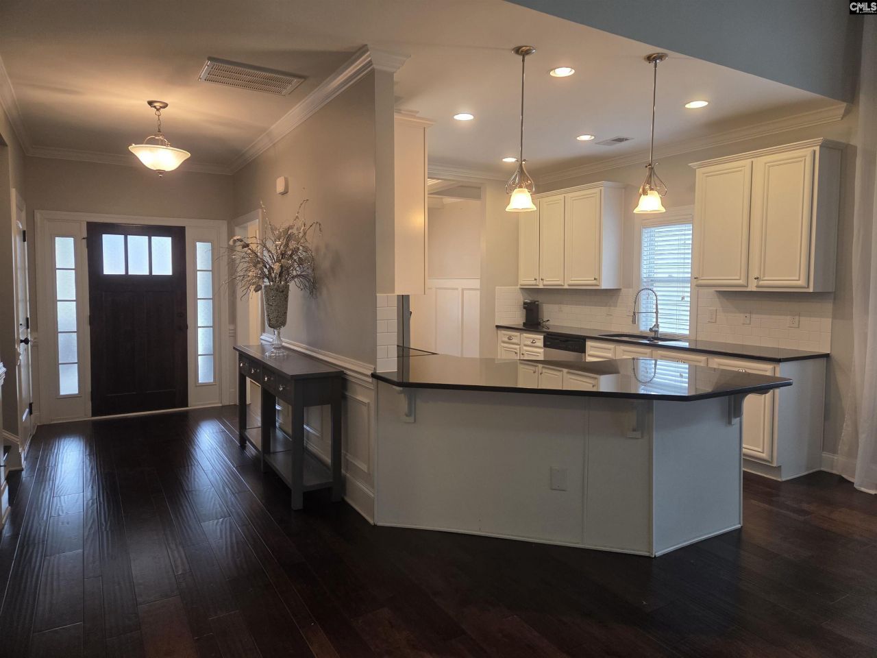 765 Club Cottage Drive  Photo 6