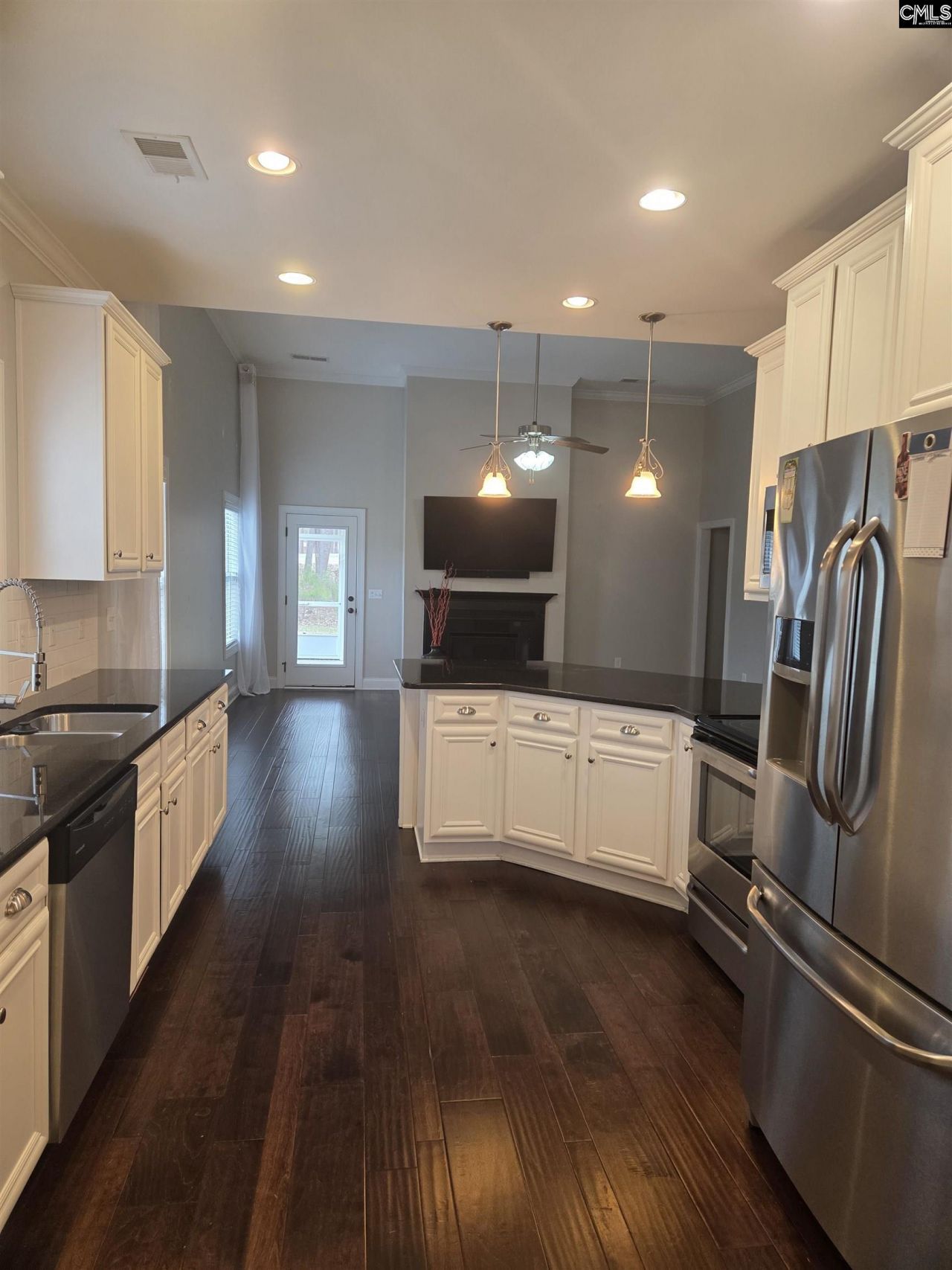 765 Club Cottage Drive  Photo 7