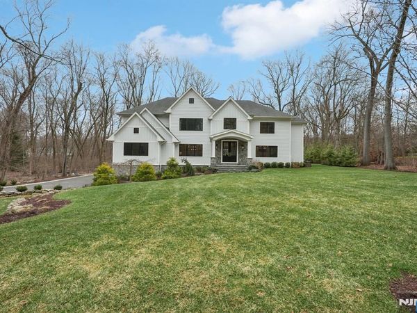 868 Pueblo Drive, FRANKLIN LAKES, NJ 07417