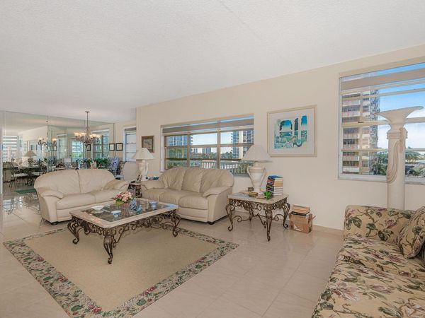 Hallandale Beach, FL 33009