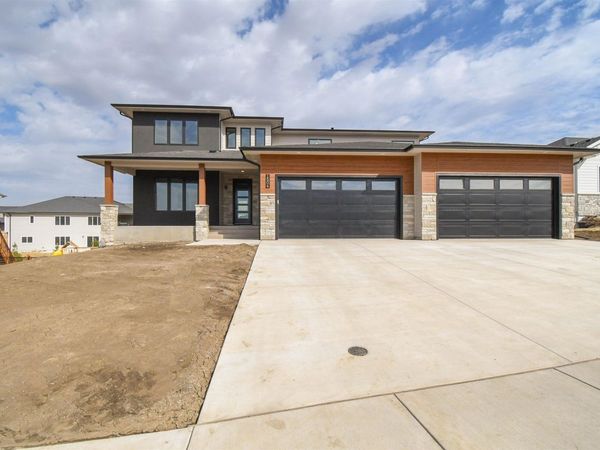 1504 W Bennett Dr, Brandon, SD 57005
