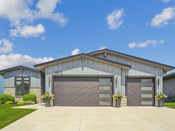 14601 Sutton Drive, Urbandale, IA 50323