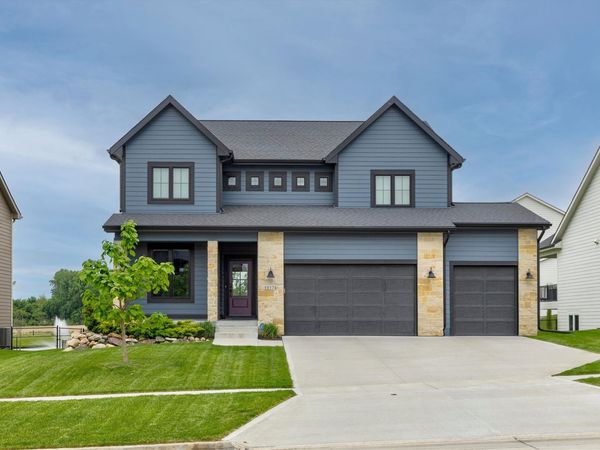 11174 Westport Drive, West Des Moines, IA 50266