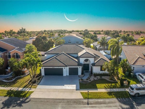 930 NW 197th Ave , Pembroke Pines, FL 33029