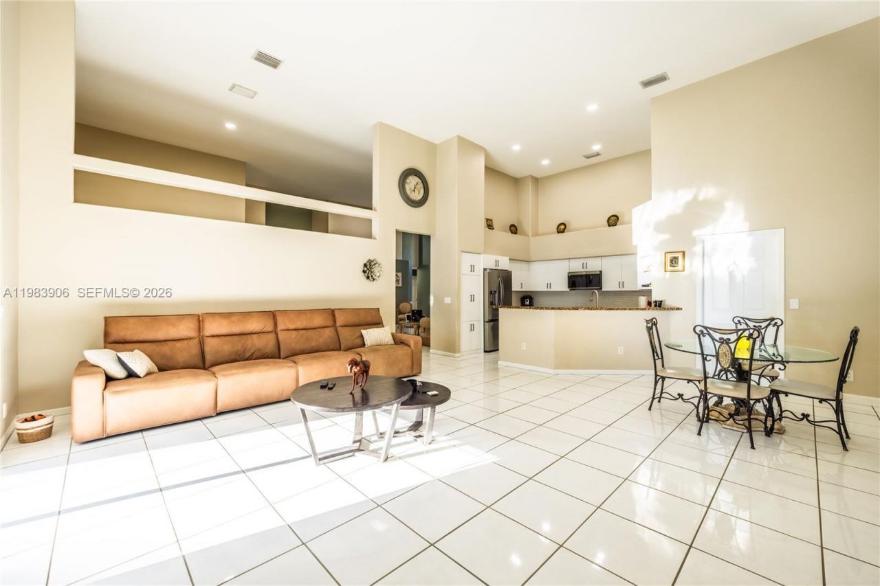 930 NW 197th Ave, Pembroke Pines, FL 33029 Photo