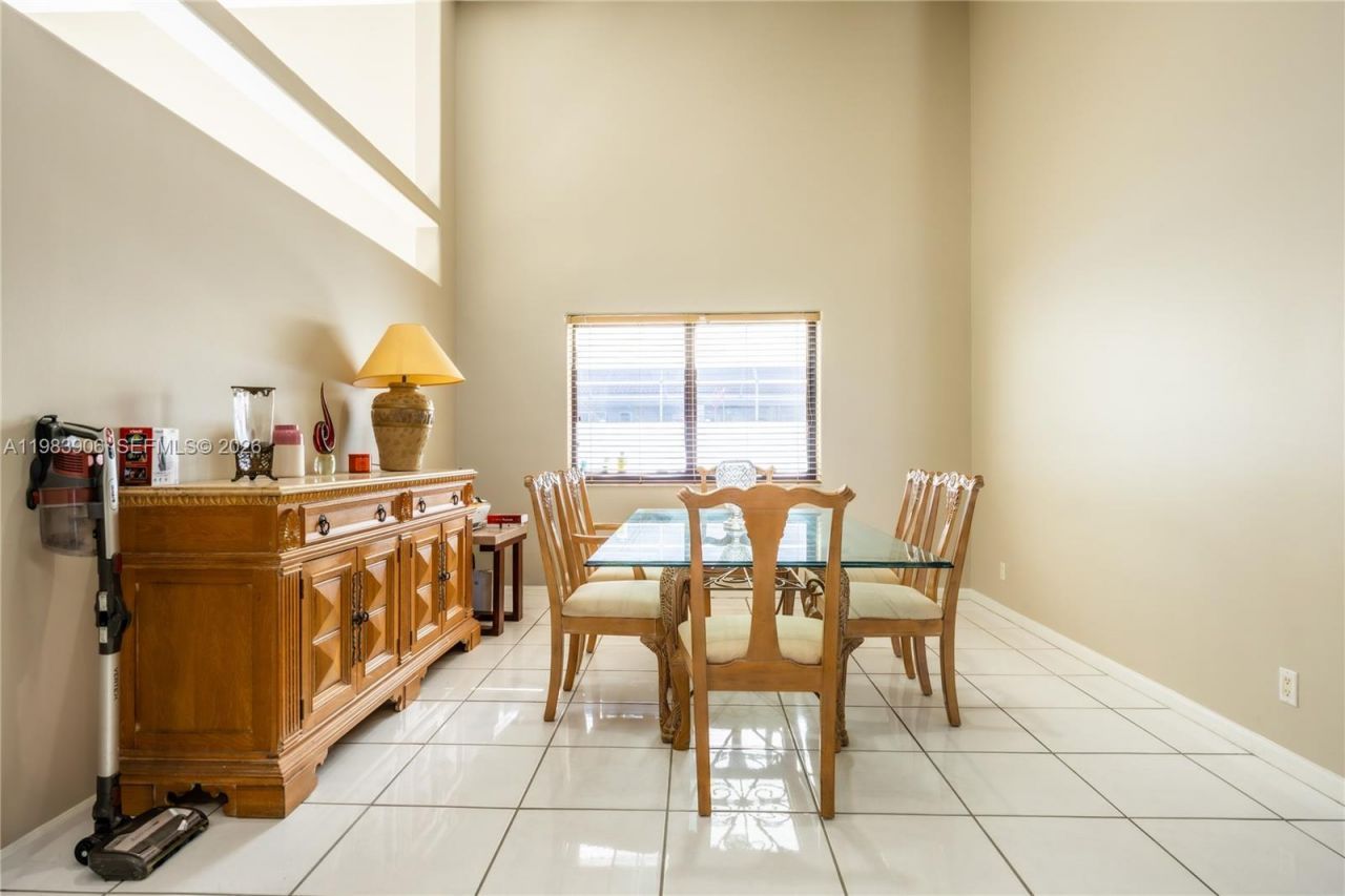 930 NW 197th Ave , Pembroke Pines, FL 33029 Photo