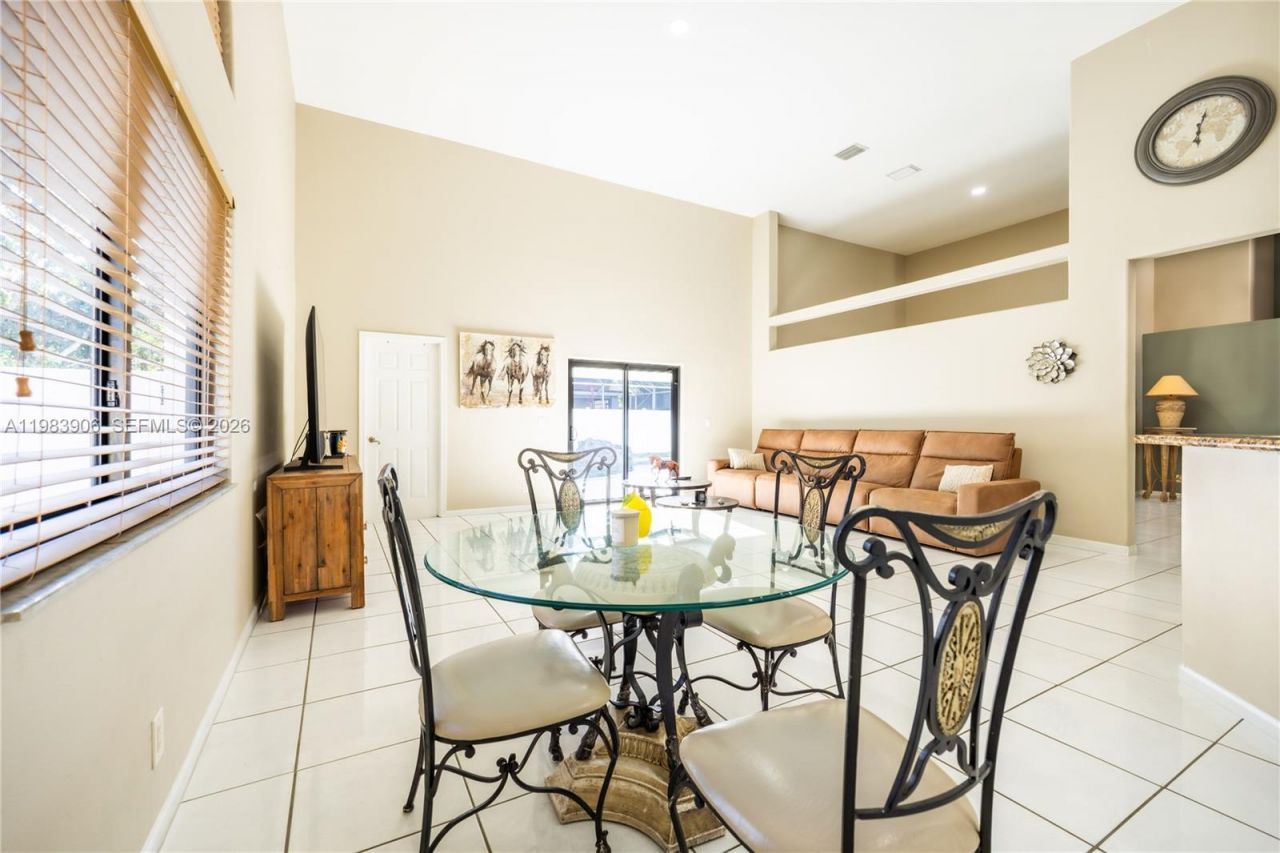 930 NW 197th Ave, Pembroke Pines, FL 33029 Photo