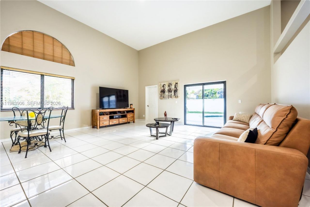 930 NW 197th Ave, Pembroke Pines, FL 33029 Photo