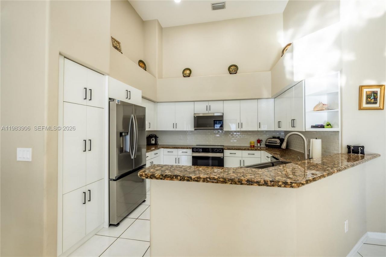 930 NW 197th Ave , Pembroke Pines, FL 33029 Photo