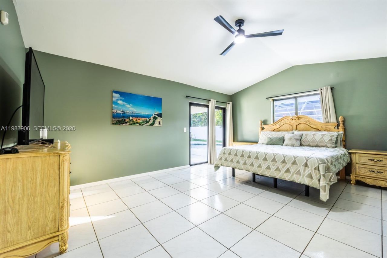 930 NW 197th Ave, Pembroke Pines, FL 33029 Photo