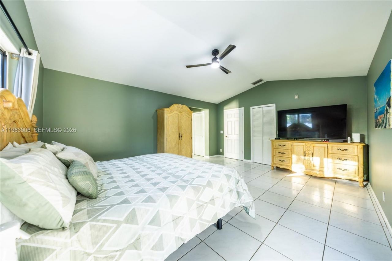 930 NW 197th Ave, Pembroke Pines, FL 33029 Photo