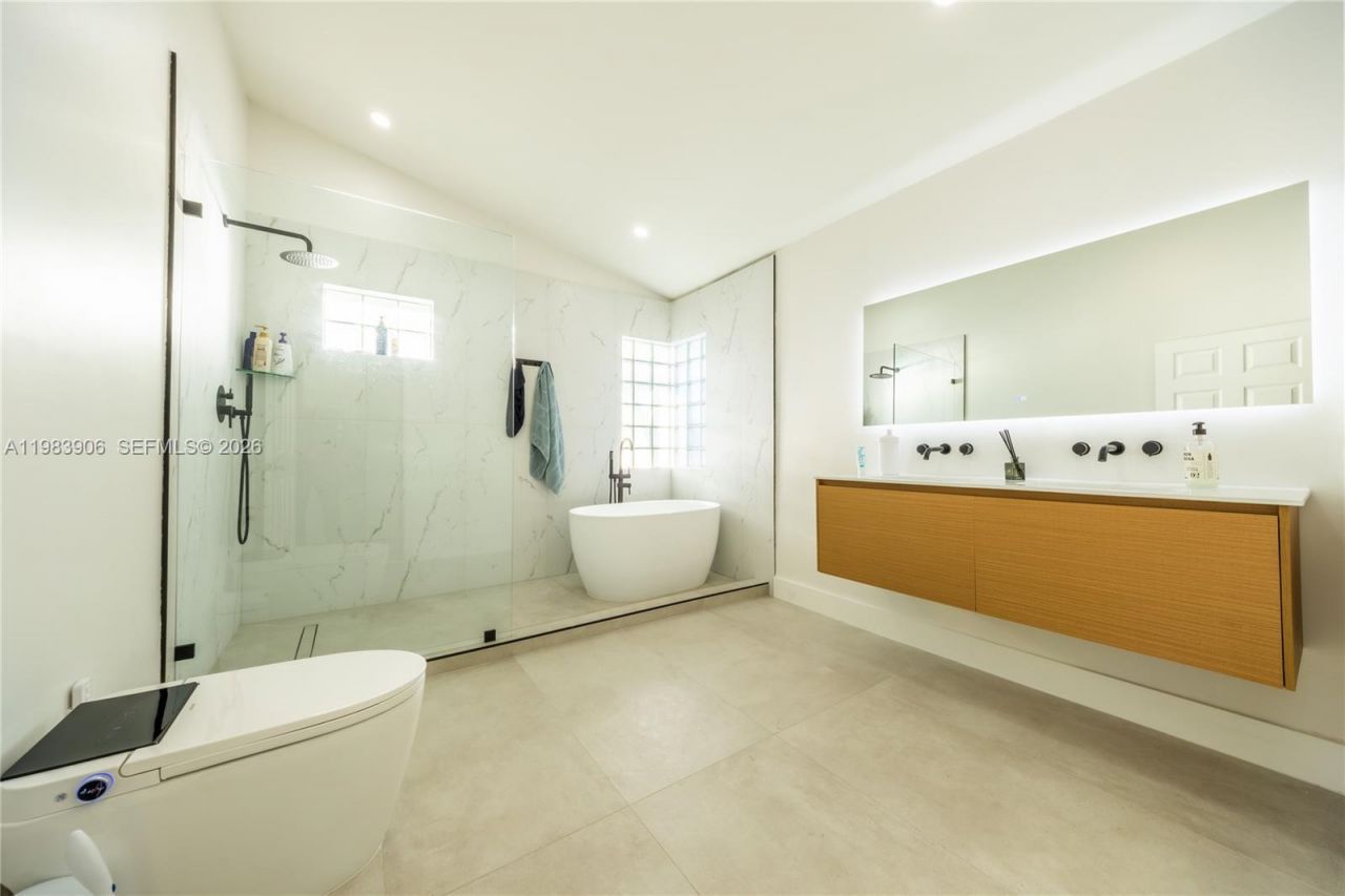 930 NW 197th Ave , Pembroke Pines, FL 33029 Photo