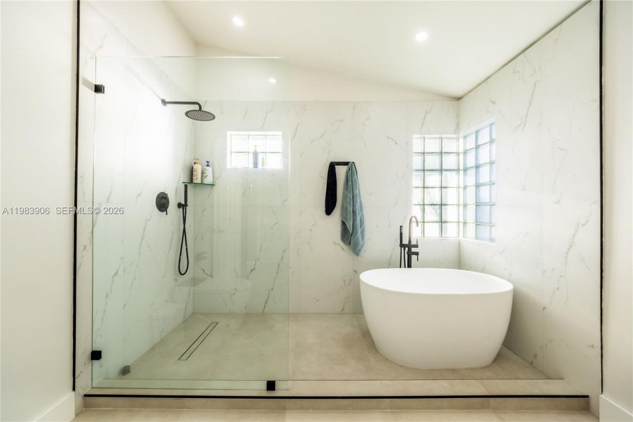 930 NW 197th Ave , Pembroke Pines, FL 33029 Photo