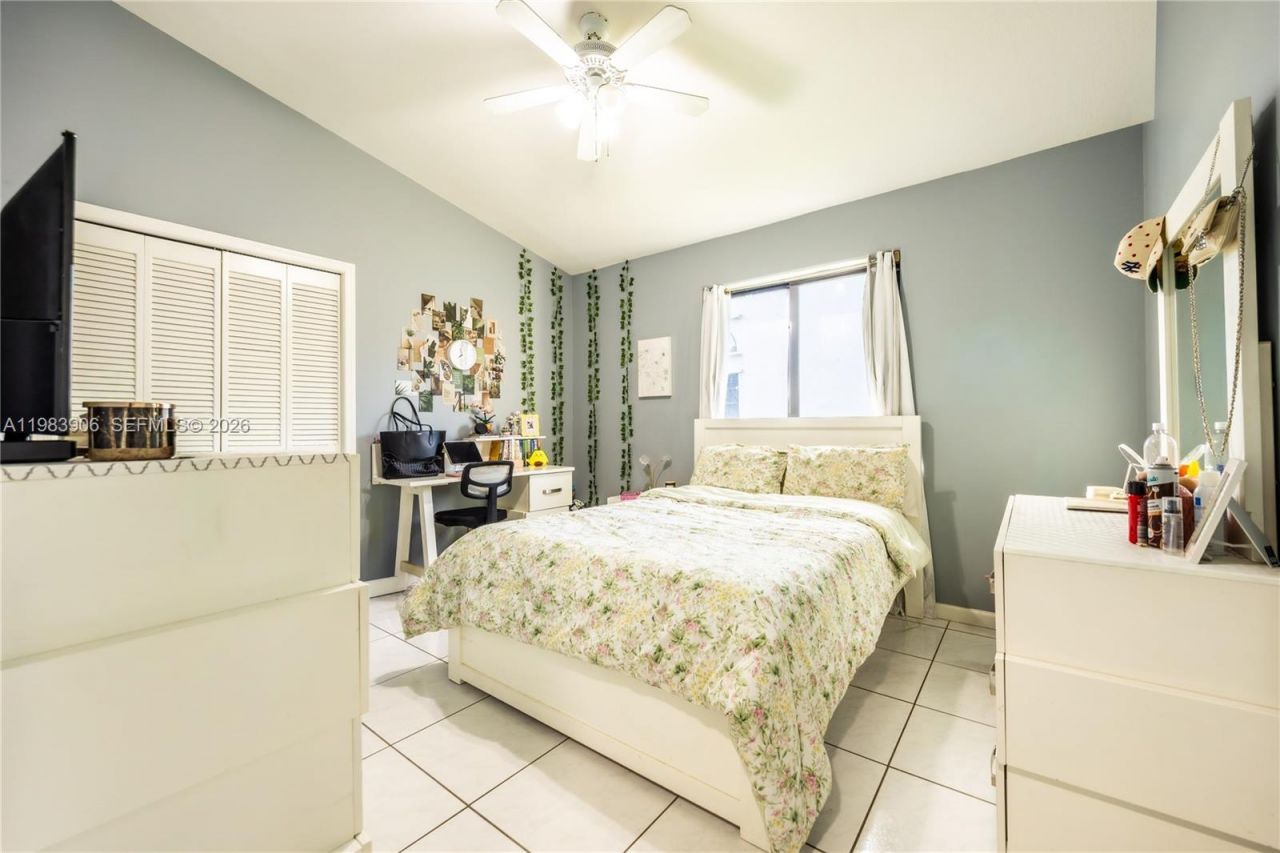 930 NW 197th Ave, Pembroke Pines, FL 33029 Photo