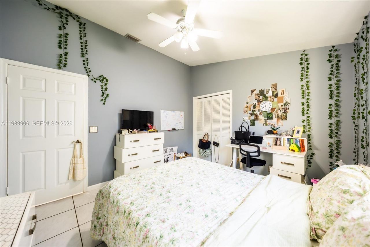 930 NW 197th Ave, Pembroke Pines, FL 33029 Photo