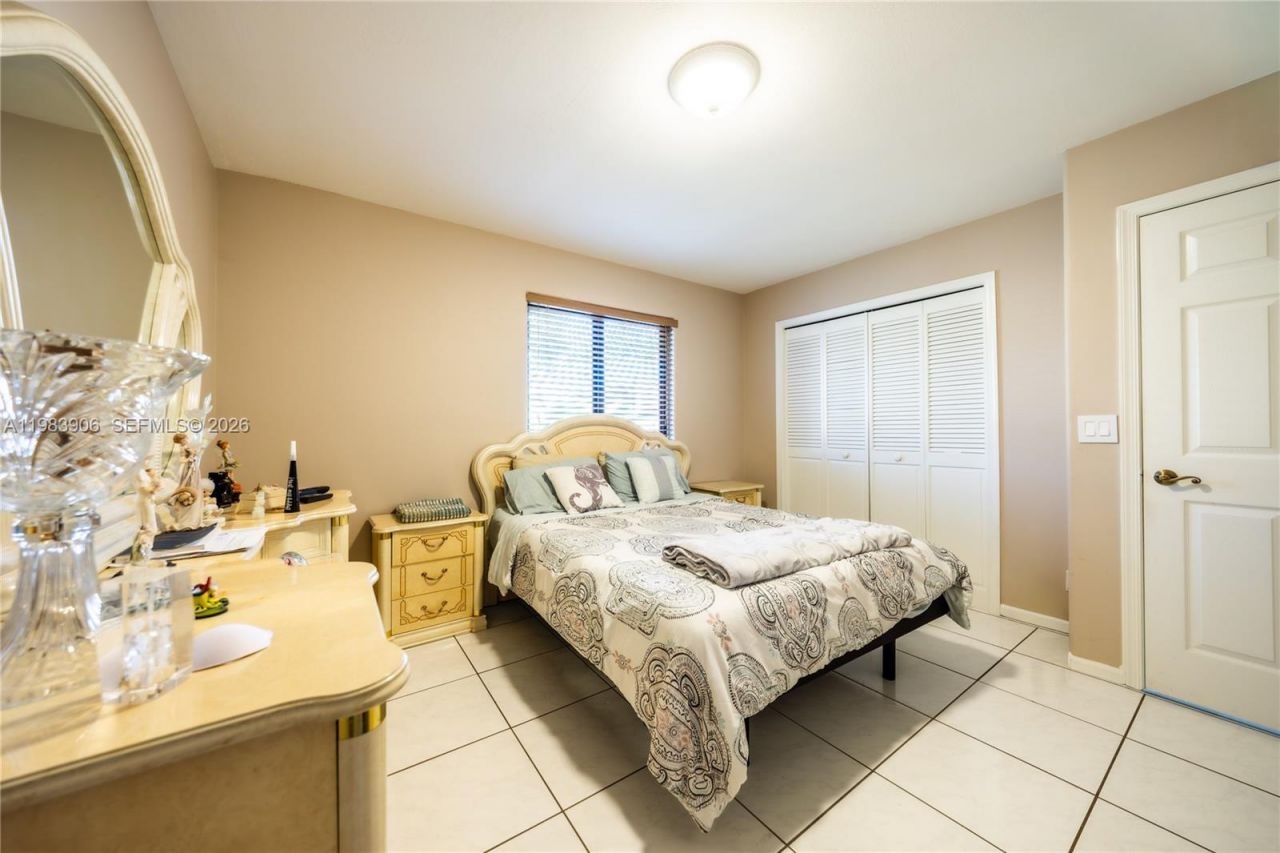 930 NW 197th Ave, Pembroke Pines, FL 33029 Photo