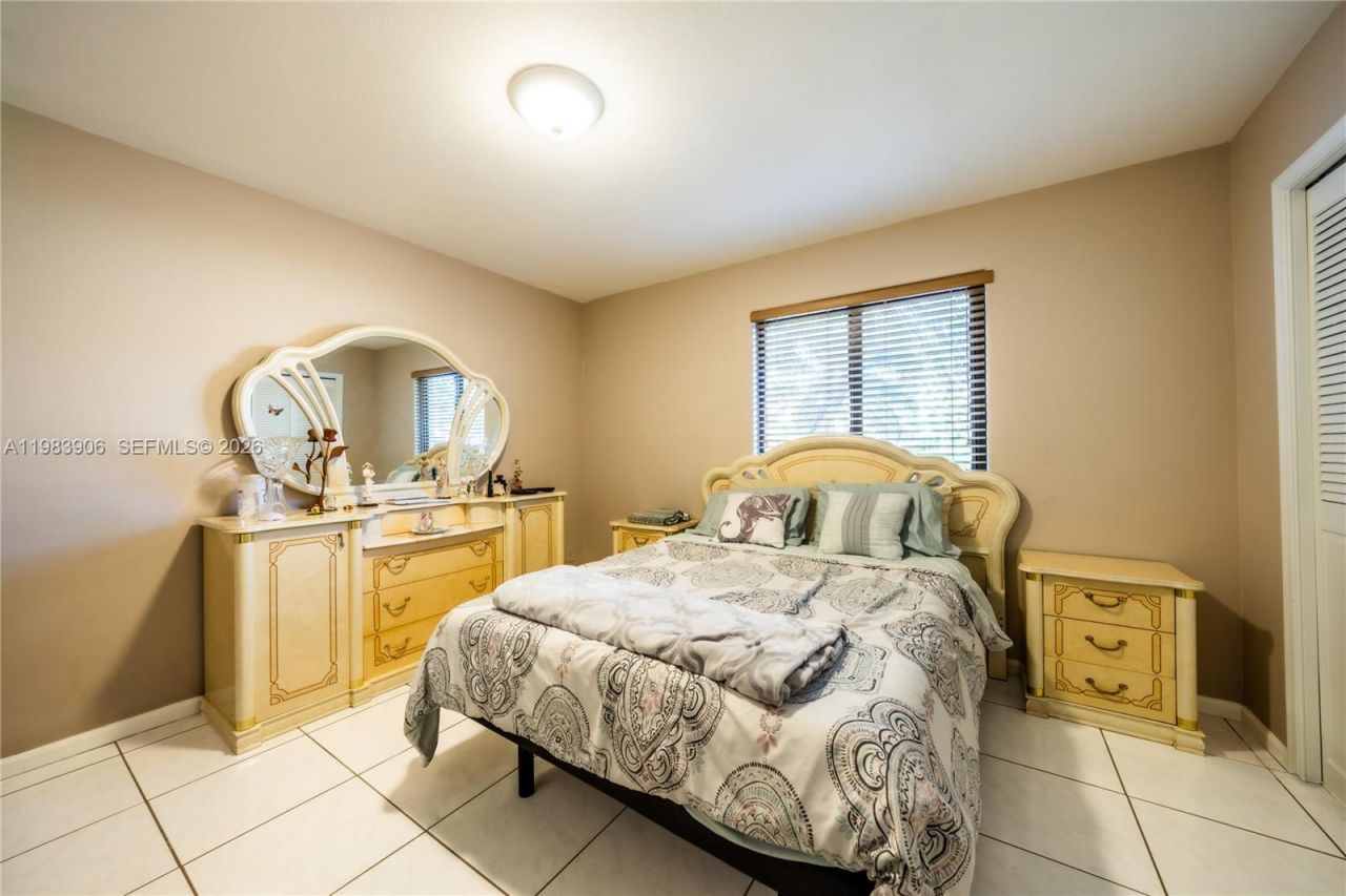 930 NW 197th Ave, Pembroke Pines, FL 33029 Photo
