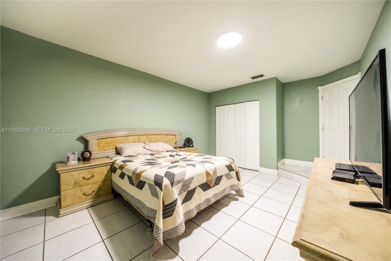 930 NW 197th Ave, Pembroke Pines, FL 33029 Photo