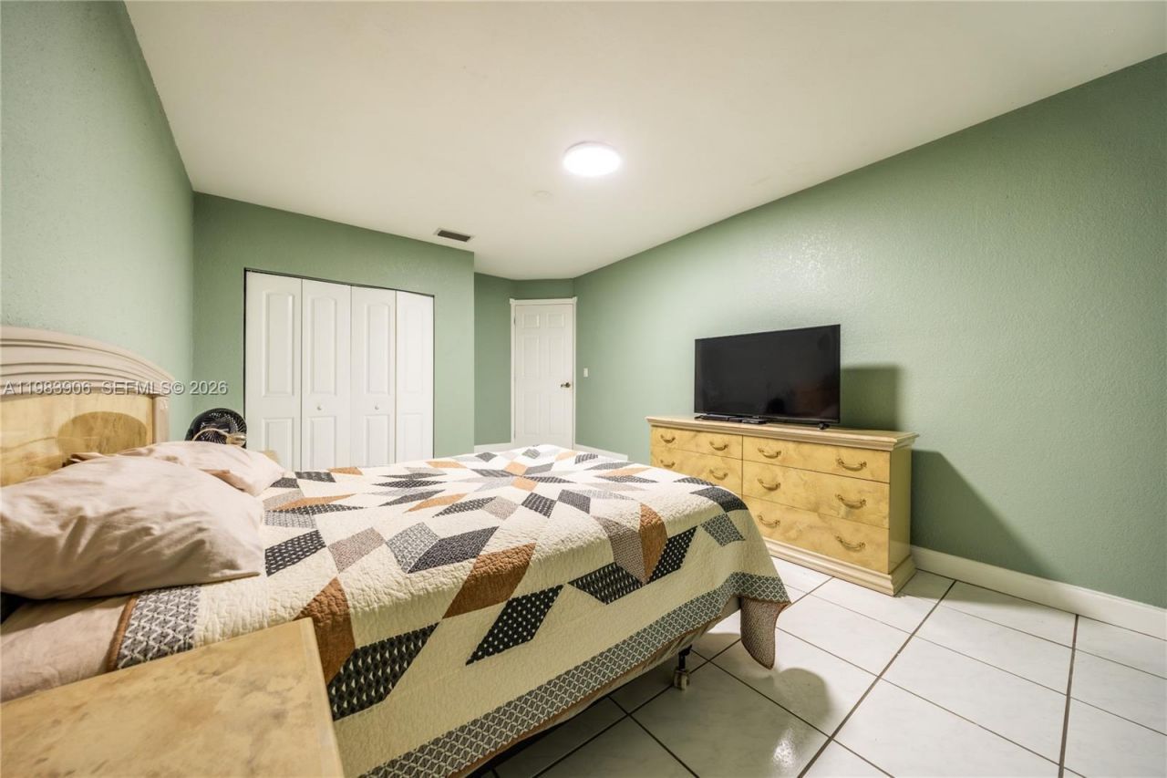 930 NW 197th Ave, Pembroke Pines, FL 33029 Photo